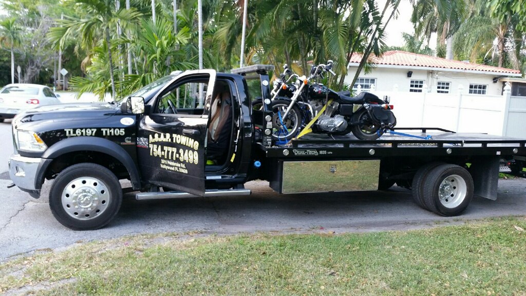 Towing Hollywood FL tow truck service